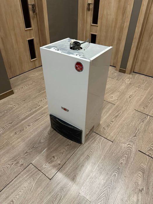 Газовая колонка. Газовый котёл. Отопление, горячая вода. Батарея