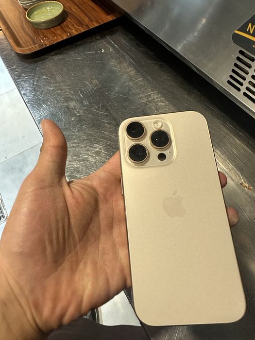 Iphone 16 pro desert titan