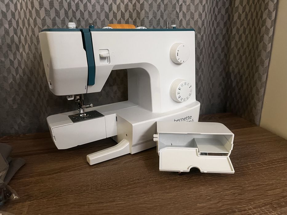 Masina de cusut Bernette Sew & Go 5, aproape nefolosita.