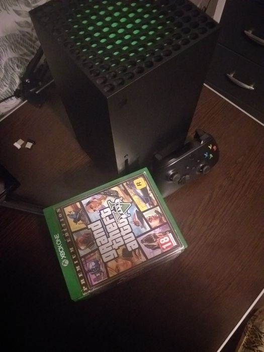 Xbox Series X + maneta +Jocuri format disk