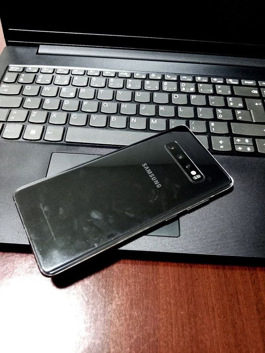 S10+ sotiladi 8/128 xotira narxi 2mln 250 keliwamiz obmen bor