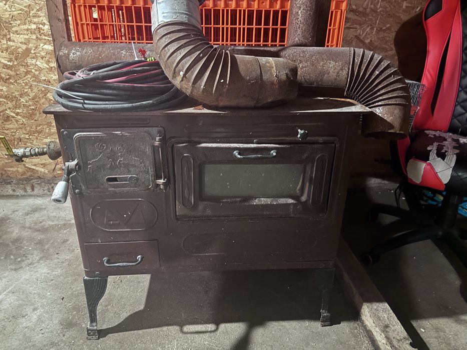 Soba fonta gaz retea/lemne