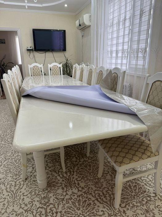 Продается стол и стулья