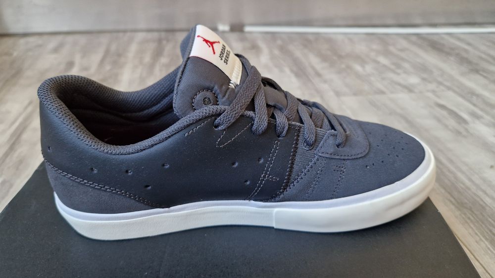 Спортни обувки Nike Jordan - 40,5 номер