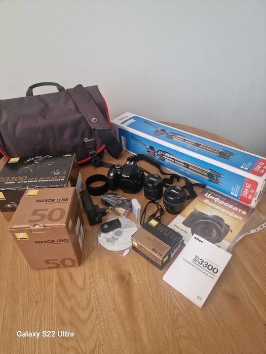 Като нов! Комплект Nikon D3300 на само 1821 кадъра + 2 обектива, статив, чанта и аксесоари.