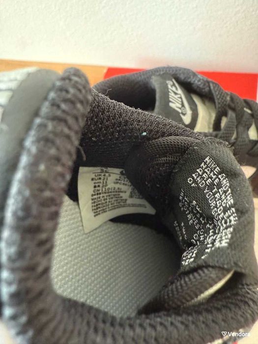 Nike panda kid shoes size 21