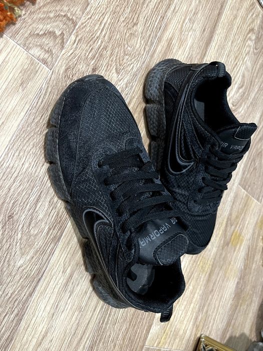 Продаю кроссовки 40-размер