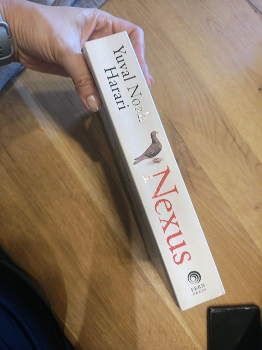 Nexus на Ювал Ноа Харари на английски език