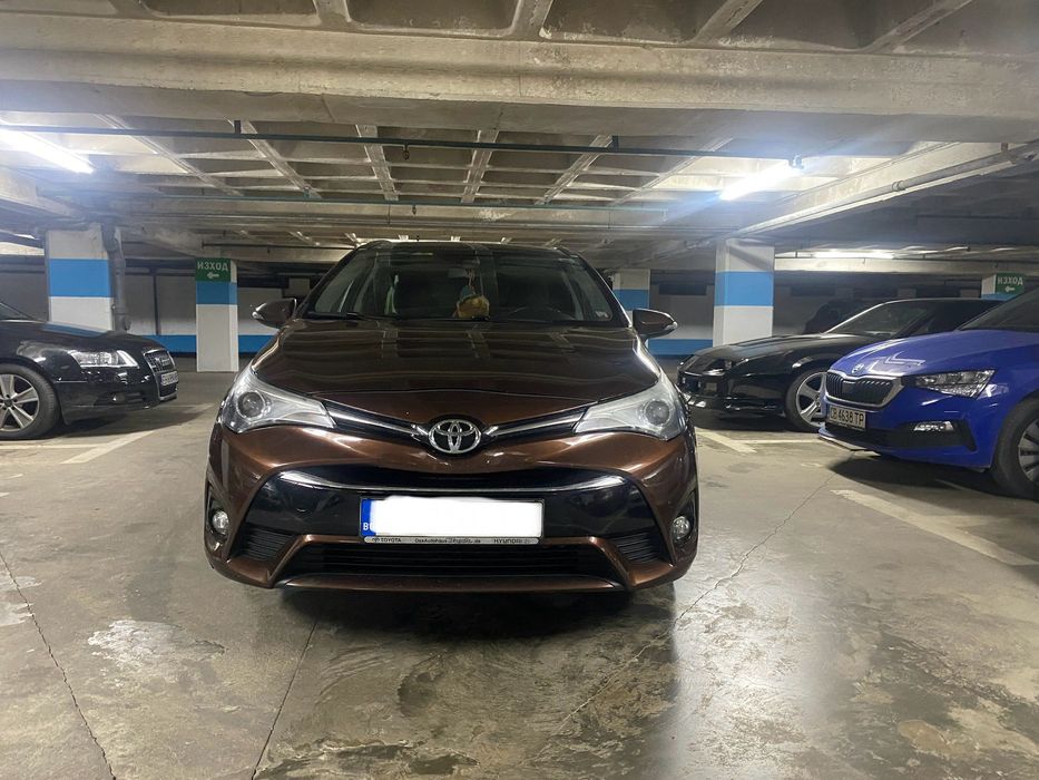 Toyota. Avensis.
