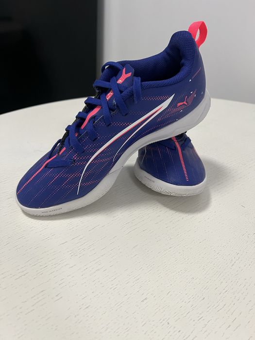 Ghete de fotbal marimea 37