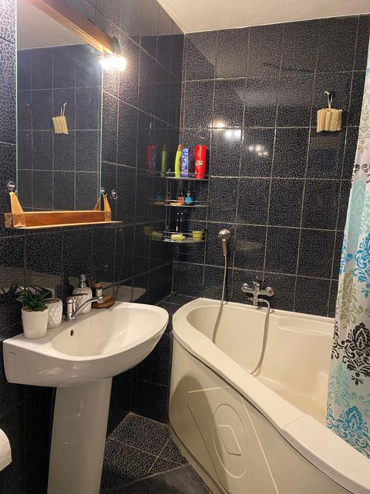 Închiriez apartament în Rogerius