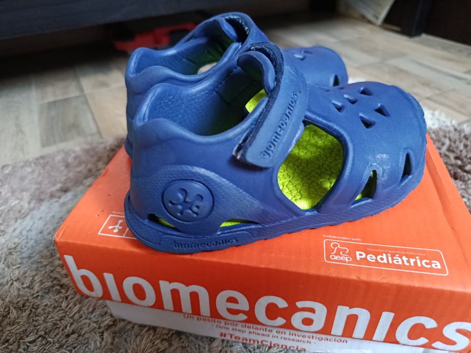 Vând sandalute biomecanics