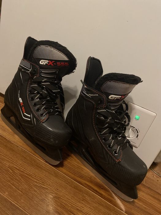 Продам ледовые коньки