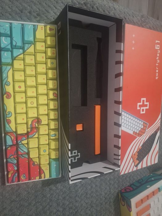 Vând tastatura QwertyKey+set taste Octopus