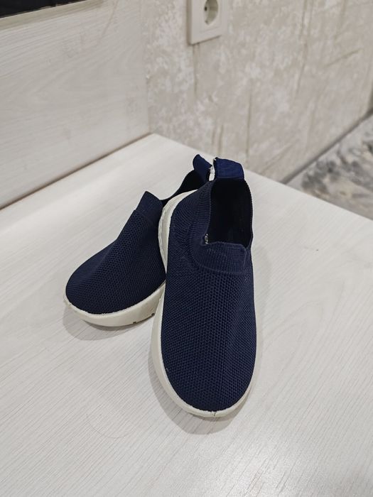 Detskiy oyoq kiyim sotiladi yangi kiyilmagan razmeri 24