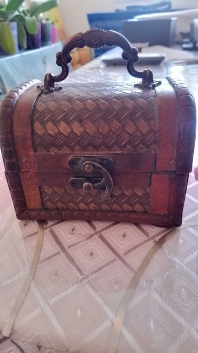 Ковчеже с метален обков