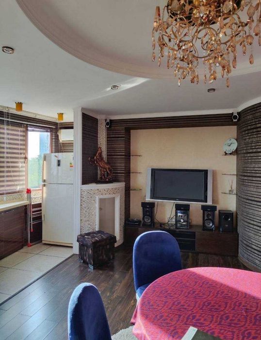 Центр Города Ц-1  Отдельный Вход  2/8/9    Франция