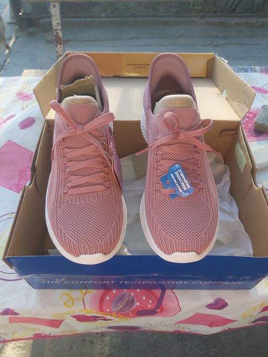 Adidasi noi în cutie