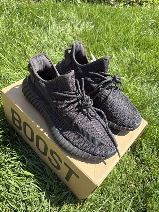 Yeezy 350 V2 Black