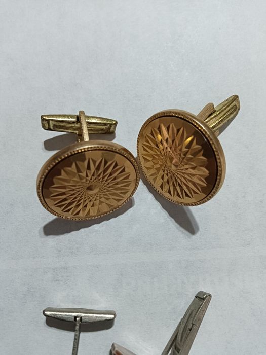 Продается пудреница СССР,с 2я зеркальцами,1500т