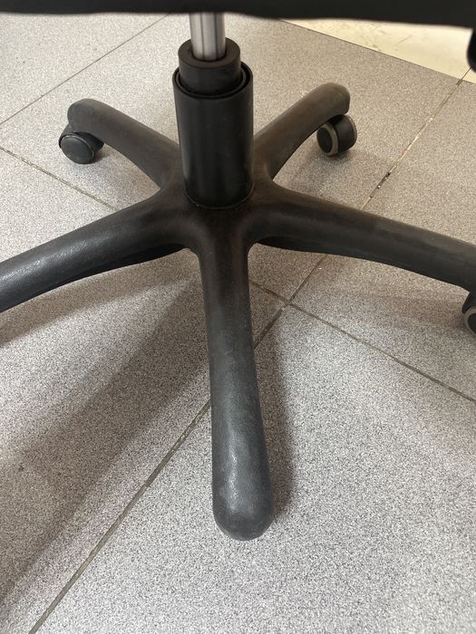 Продается стул, с колесами