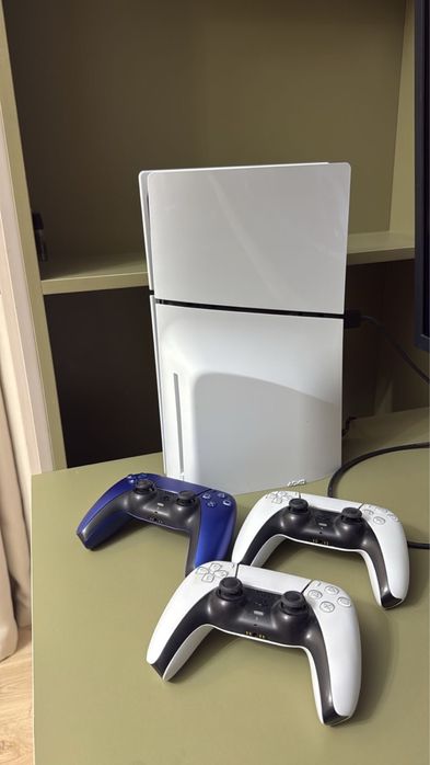 Продам PS5 в отл состоянии