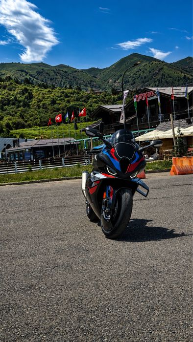 BMW M1000RR 2023года выпуска