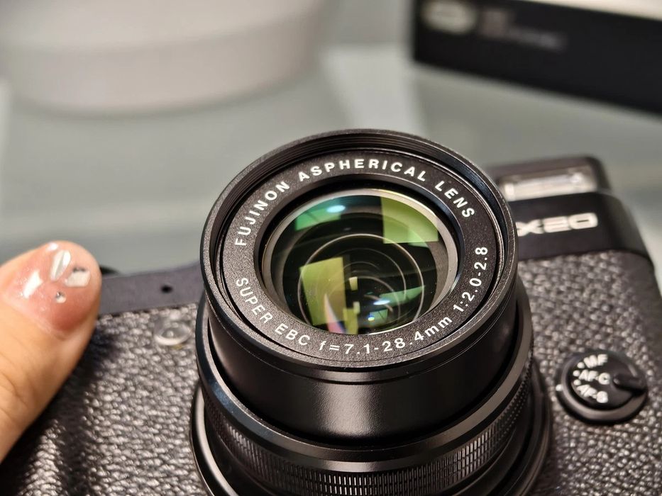 Aparat foto premium compact Fujifilm X20