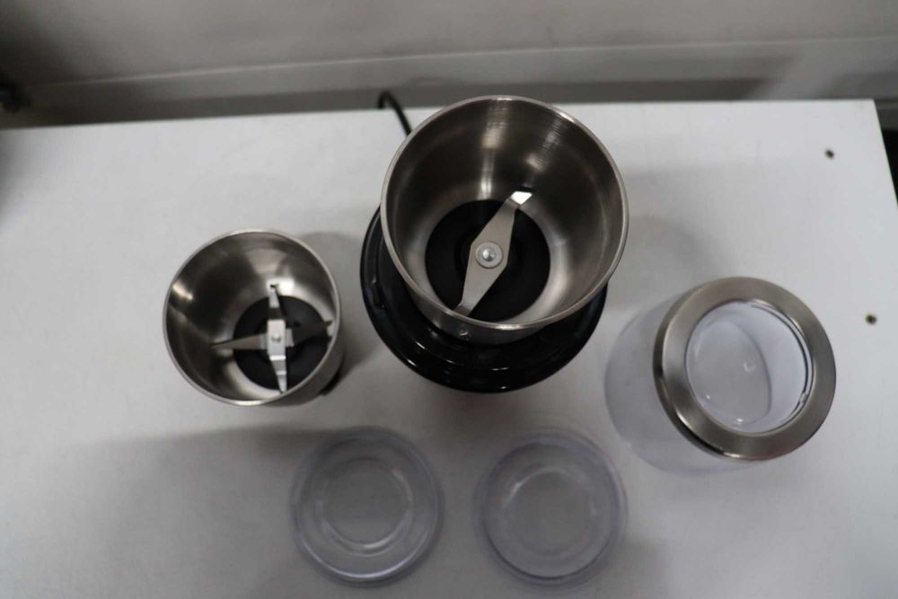 Електрическа кафемелачка, Смила кафе, подправки, билки, ядки, зърнени