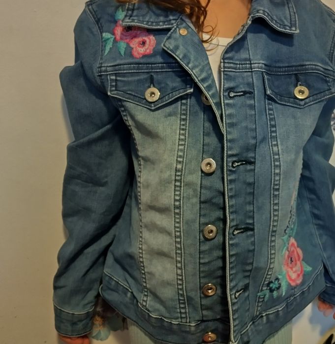Lot bluze 7 ani și o gecuta blugi toate 60 lei