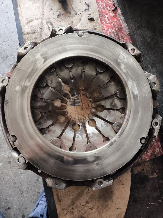 комплект твърд маховик и съединител/ komplekt mahivik i suedinitel