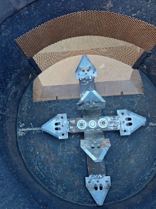 Дробилка зерна  . Жем шөп майдалайды