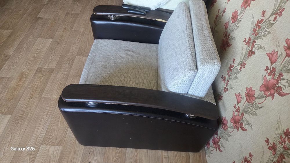 Продам диван с креслом