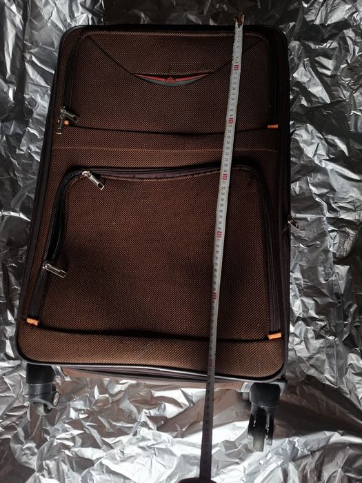 Чемодан дорожный