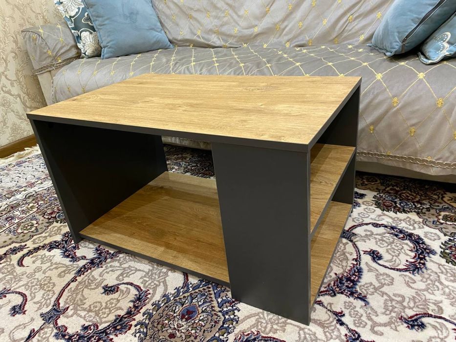 Журнальный столик, столик в гостинную/офис