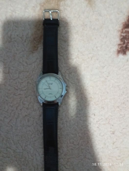 Продам часы OMAX