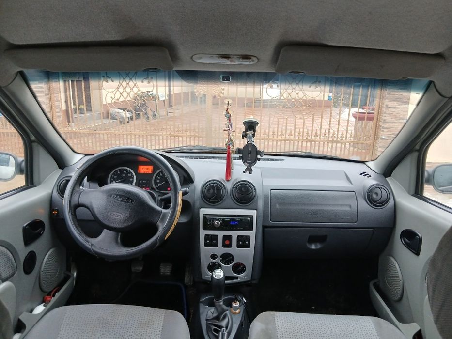 Vând dacia logan