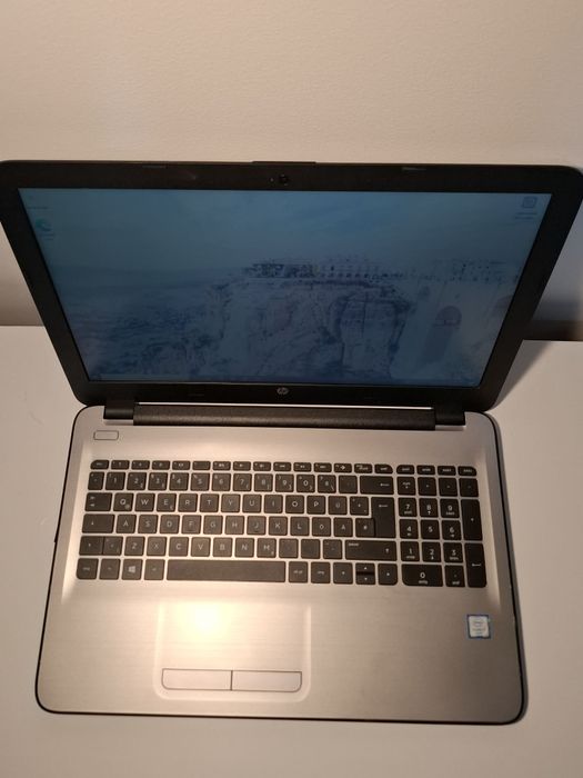 Laptop cu i7, ssd 256g, 8 g ram ddr4