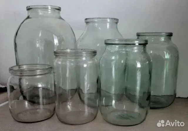 Банки стеклянные разные, есть литровые