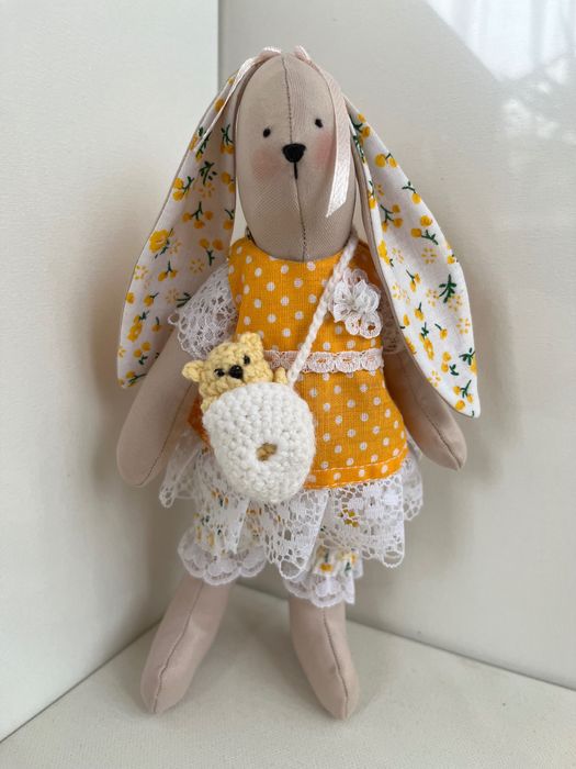 Iepuraș handmade – jucărie decorativă realizată manual