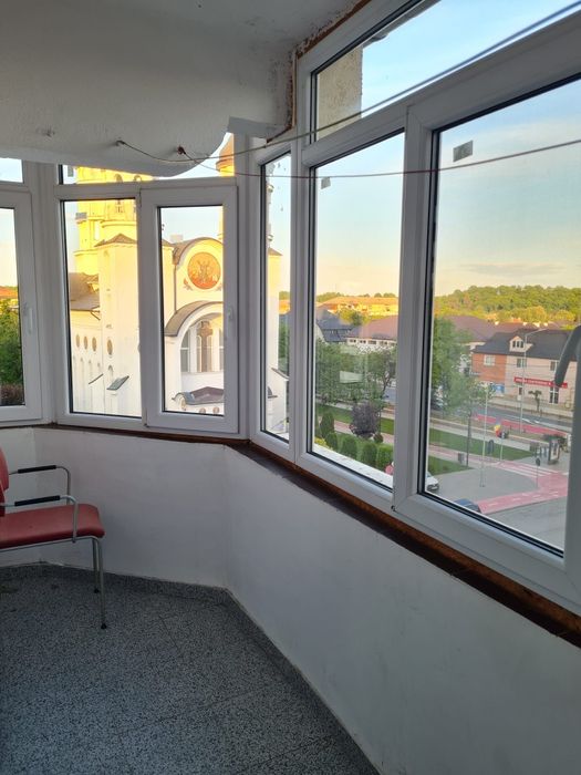 Închiriez apartament