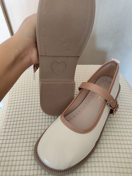 Продам туфли школьные.