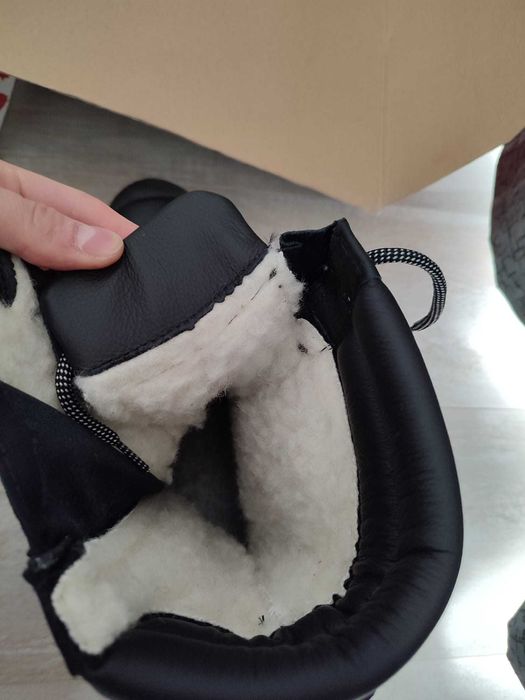 Bocanci noi , marimea 43