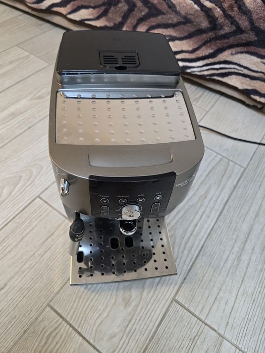 Aparat cafea boabe Delonghi Magnifica S Smart