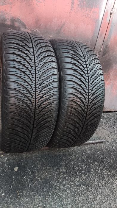 2бр. всесезонни гуми 195/50/15 GoodYear Vector 4 Season 
dot23
8mm
Мно