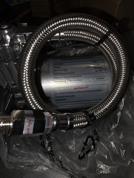 Преносим компресор 12V C302