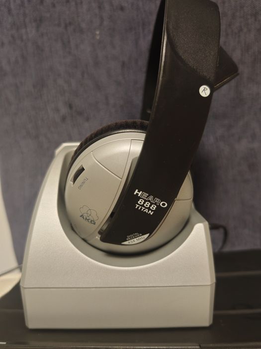 AKG Hearo 888 Titan