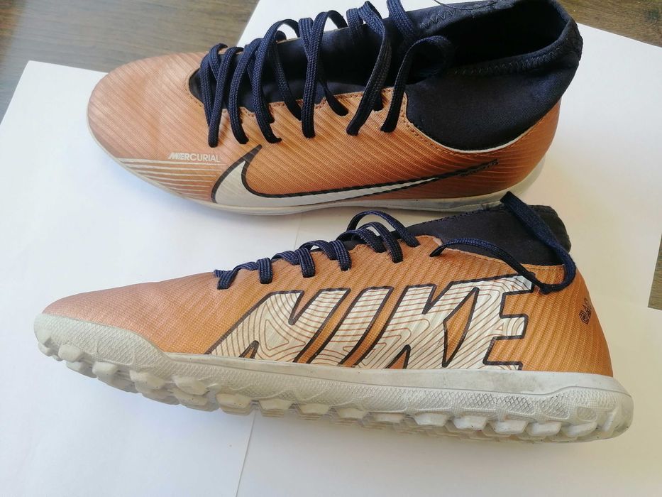 Футболни маратонки