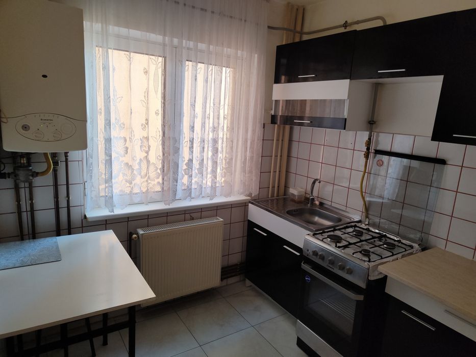 Închiriez apartament 2 camere semidecomandat