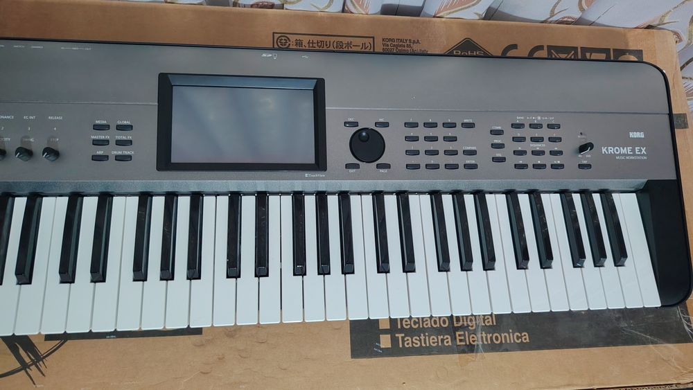 Korg Krome EX  Xolati 100% Yangiday